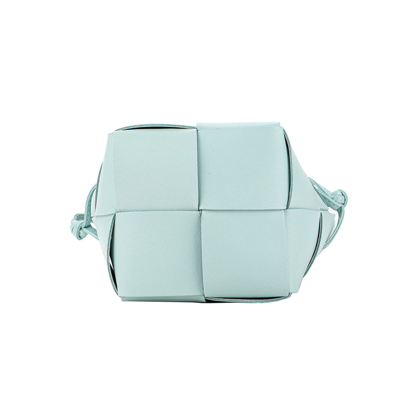 BOTTEGA VENETA 女士卡帶斜背包-8