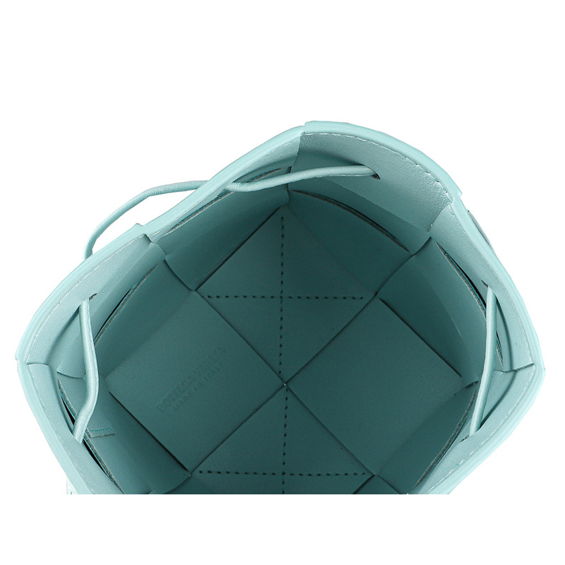 BOTTEGA VENETA 女士卡帶斜背包-13