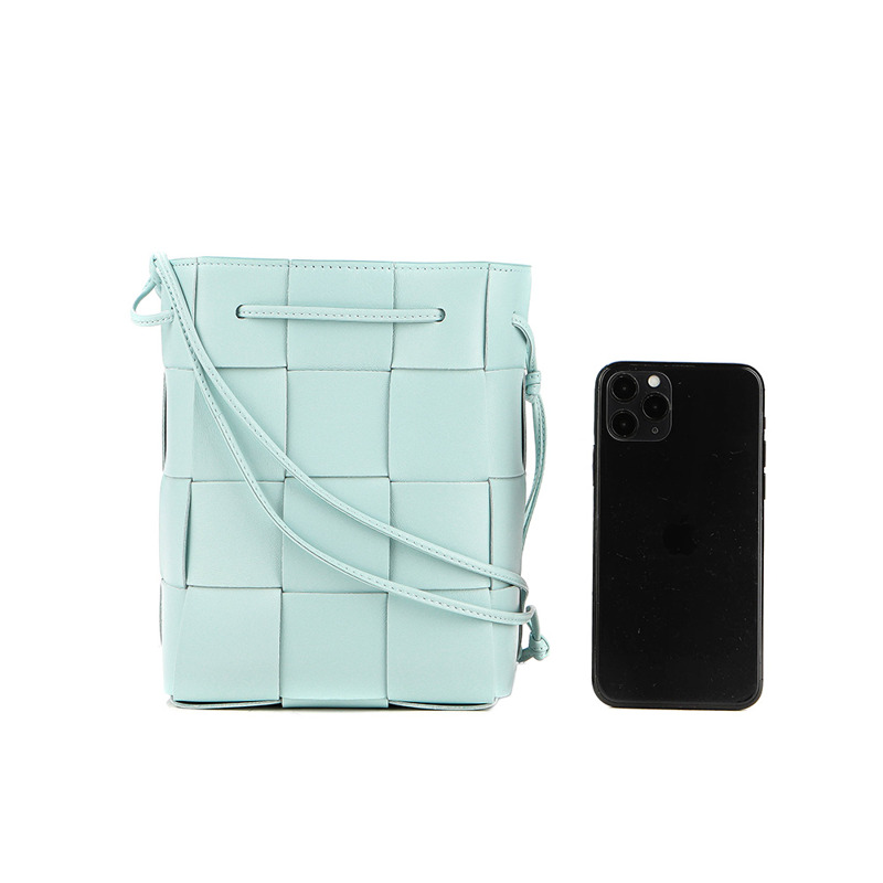 BOTTEGA VENETA （680218 VCQC4）女士卡帶斜挎包-16