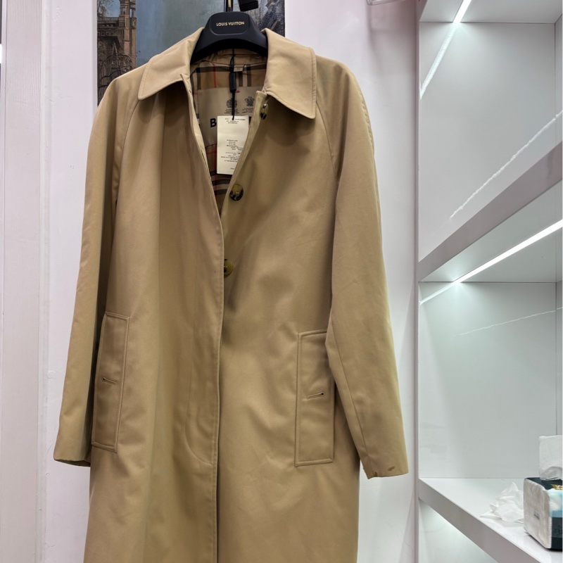 Burberry博柏利/巴寶莉女款卡姆登經典版型中長風衣，卡其色 蜂蜜色 UK6 38碼 中大尺碼 閒置成色 有吊牌 上身特別好看-0