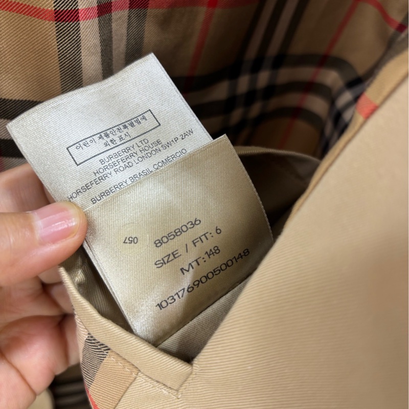 Burberry博柏利/巴寶莉女款卡姆登經典版型中長風衣，卡其色 蜂蜜色 UK6 38碼 中大尺碼 閒置成色 有吊牌 上身特別好看-3