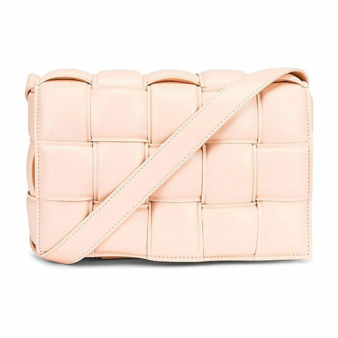 BOTTEGA VENETA Maxi Intrecciato 附襯墊卡式斜背包 23FW 591970 VCQR1