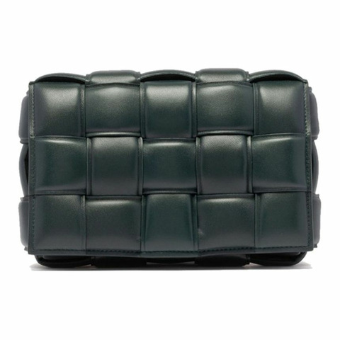 BOTTEGA VENETA Maxi Intrecciato 卡式有襯墊斜背包 23FW 591970 VCQR1