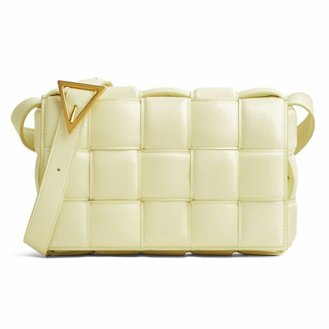 BOTTEGA VENETA Maxi Intrecciato 卡式有襯墊斜背包 23FW 591970 VCQR1