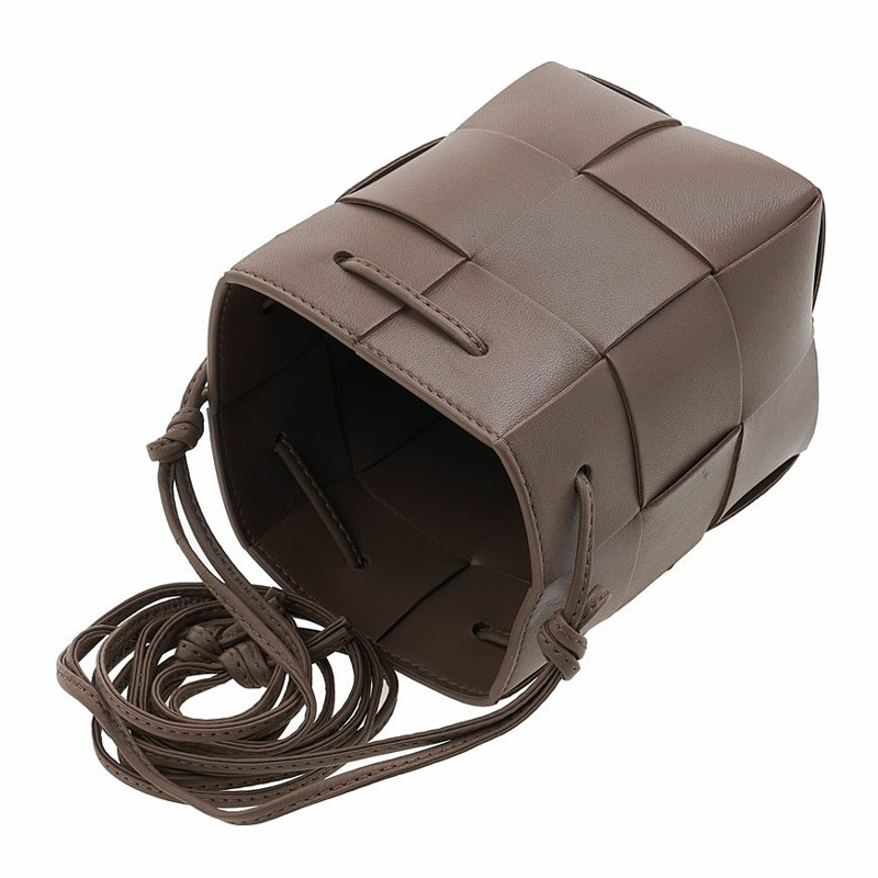 BOTTEGA VENETA 女士 Cassette 迷你水桶斜背包 680217 VCQC4 2560-3