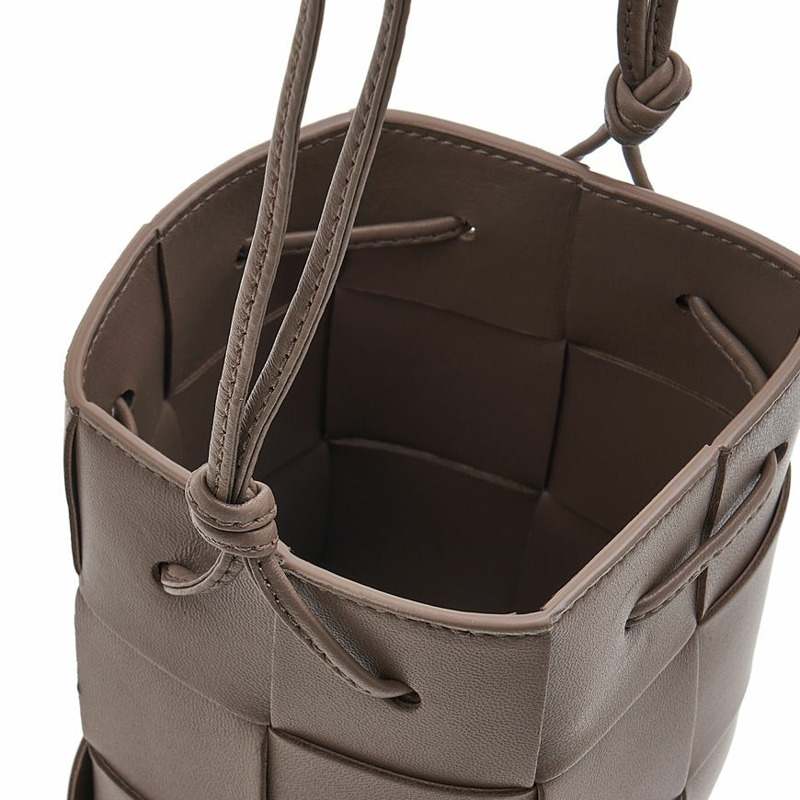 BOTTEGA VENETA 女士 Cassette 迷你水桶斜背包 680217 VCQC4 2560-6