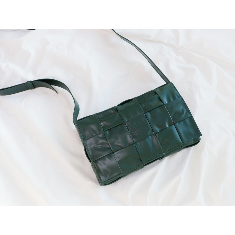 BOTTEGA VENETA Rain Tree 667298 VCQ71 3061 中型卡帶包-1