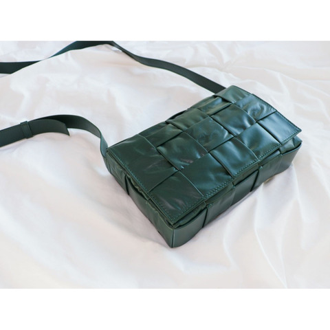 BOTTEGA VENETA Rain Tree 667298 VCQ71 3061 中型卡帶包