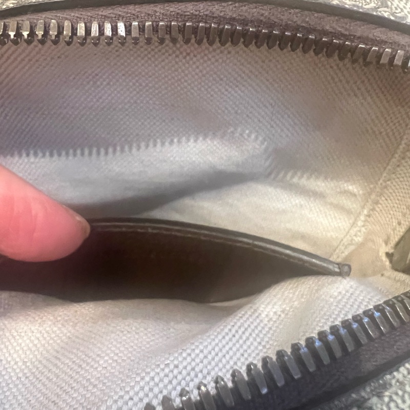 Gucci胸前包2025新款-1