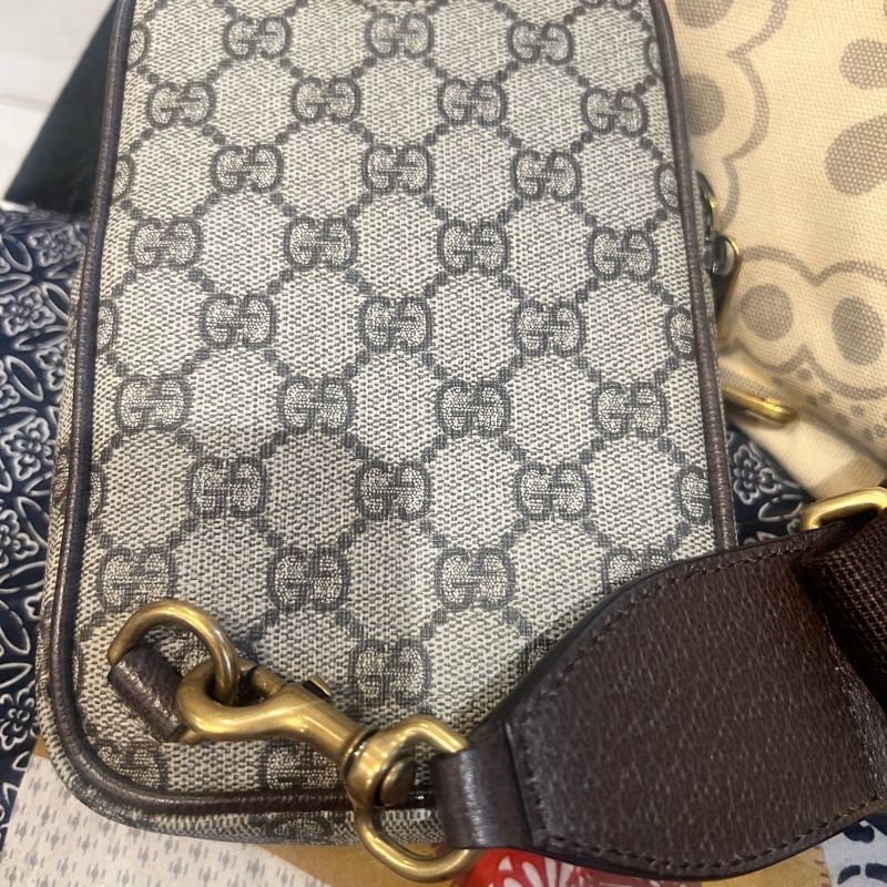 Gucci胸前包2025新款-8