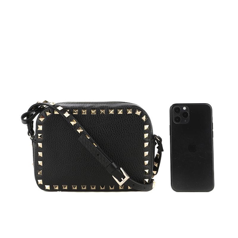 VALENTINO 24SS Rockstud 斜背包-17