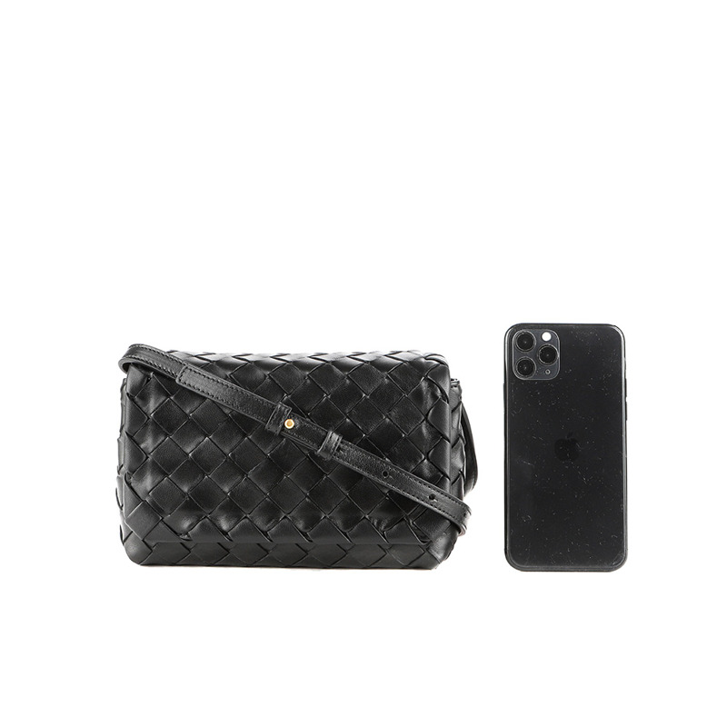 BOTTEGA VENETA （609412 VCPP5）女士迷你斜背包-16