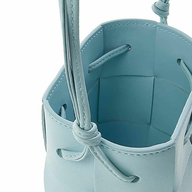 BOTTEGA VENETA 女士卡帶迷你水桶包 680217 VCQC4 3902-6