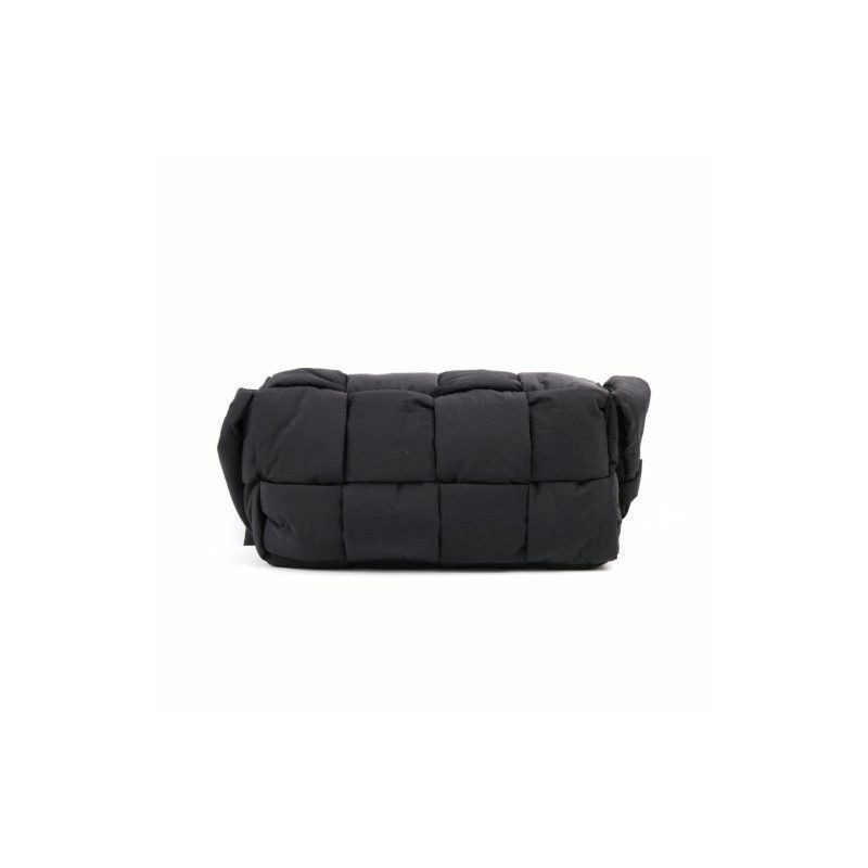 BOTTEGA VENETA Padding Tech Cassette 斜背包 黑色 749878 VBO81-1