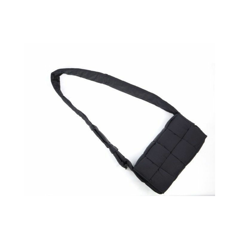 BOTTEGA VENETA Padding Tech Cassette 斜背包 黑色 749878 VBO81-2