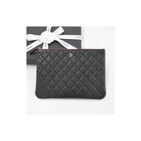 CHANEL 經典款黑色魚子醬紋中型銀色五金手拿包 最新手拿包