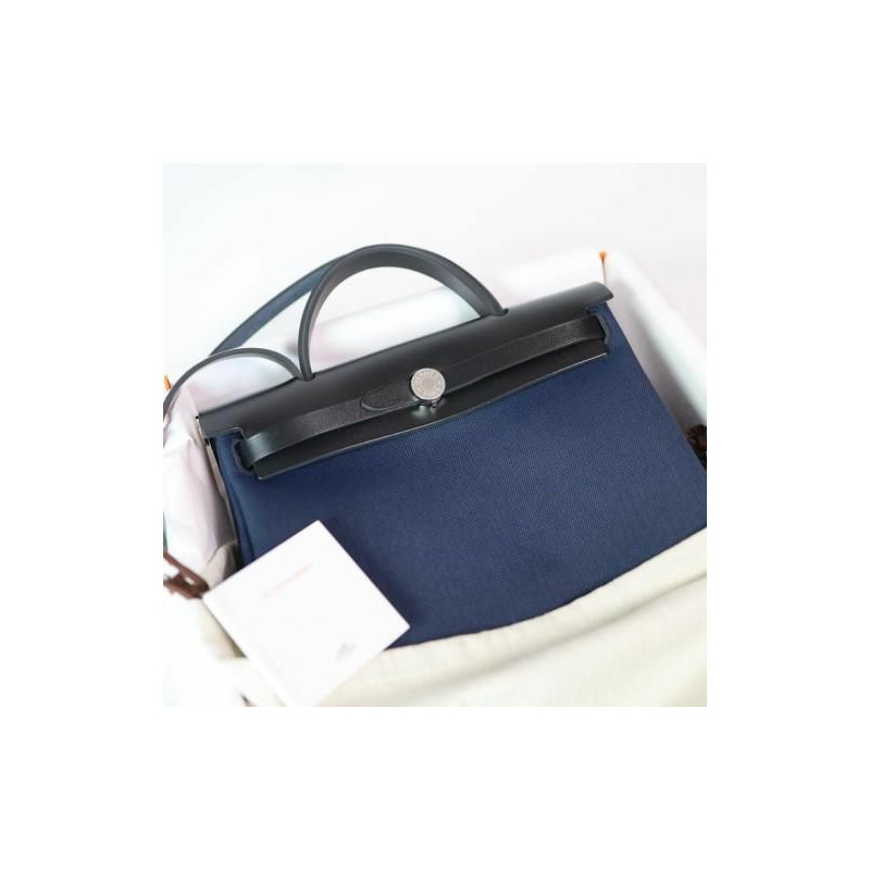 HERMES Herbag 31 ZIP 帆布包，海軍藍/黑色，銀色五金件，編號 H078971CKAM-0
