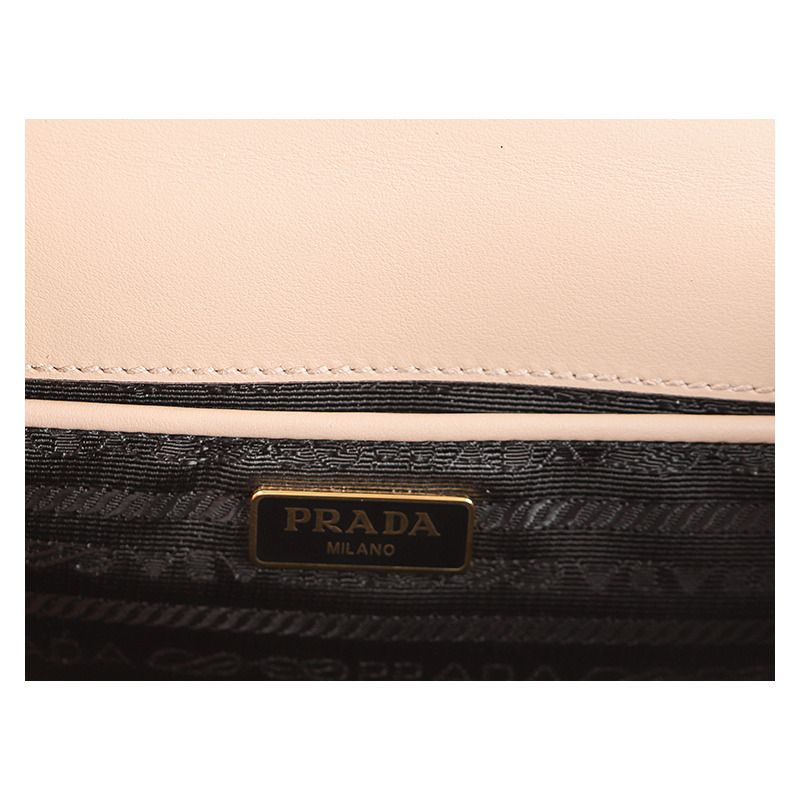 PRADA 24SS 女士 Saffiano 三角形 Logo 單肩包-15