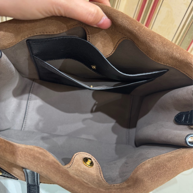 FENDI 麂皮拼油臘皮，大logo肩帶-4