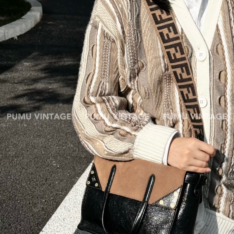 FENDI 麂皮拼油臘皮，大logo肩帶-8