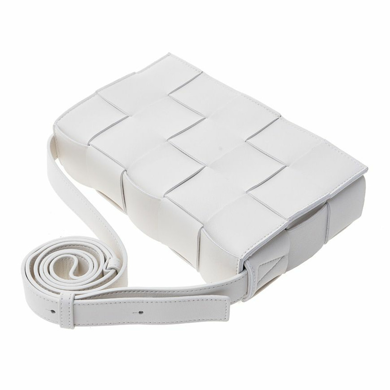 BOTTEGA VENETA 超大卡帶包-3