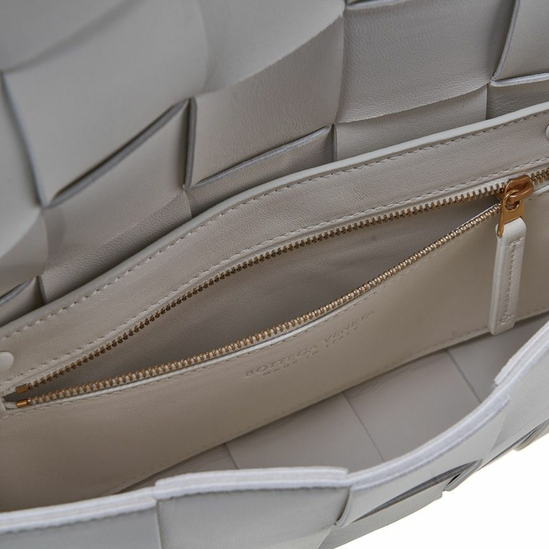 BOTTEGA VENETA 超大卡帶包-8