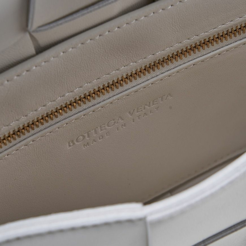 BOTTEGA VENETA 超大卡帶包-9