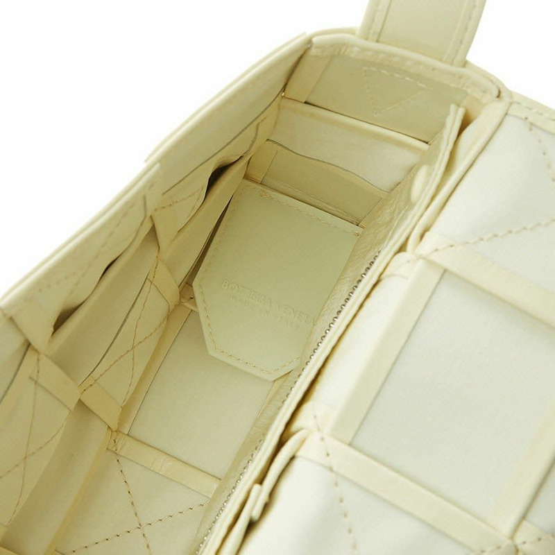 BOTTEGA VENETA 磁帶包-9