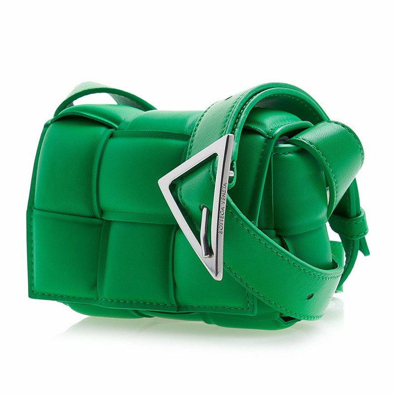 BOTTEGA VENETA 女士加厚迷你卡帶包 716648 VCQR1 3724-1