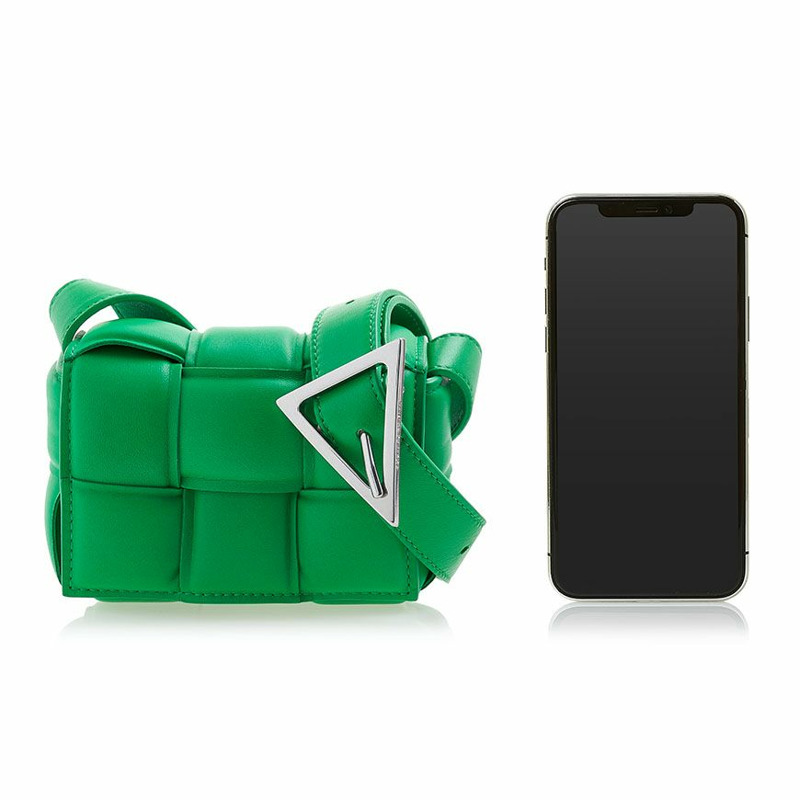 BOTTEGA VENETA 女士加厚迷你卡帶包 716648 VCQR1 3724-5