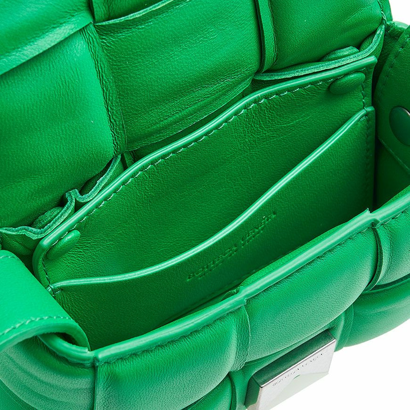 BOTTEGA VENETA 女士加厚迷你卡帶包 716648 VCQR1 3724-8