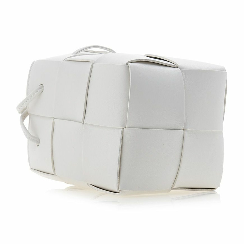 BOTTEGA VENETA 680217 VCQC4 9009 女士卡附迷你水桶斜背包-4