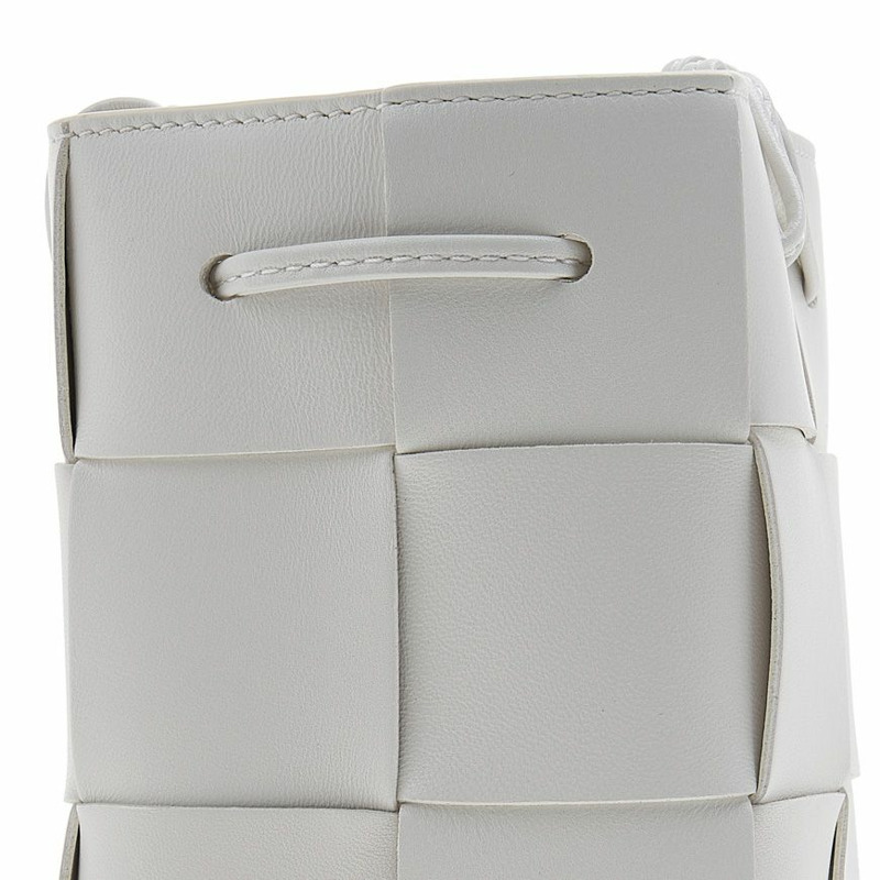 BOTTEGA VENETA 680217 VCQC4 9009 女士卡附迷你水桶斜背包-5