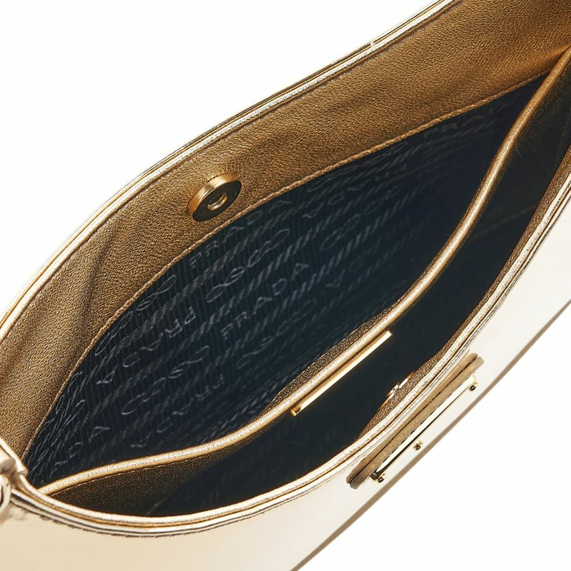 PRADA Cleau 磨砂皮革肩背包-9
