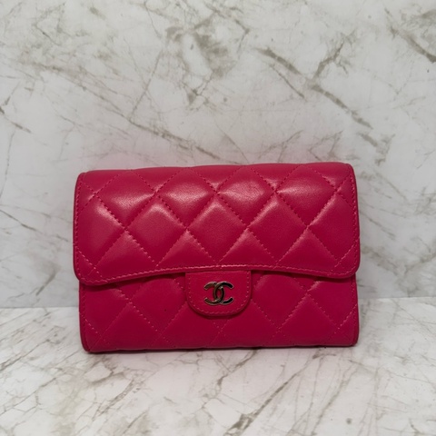 CHANEL粉色銀釦菱格紋翻蓋中夾19