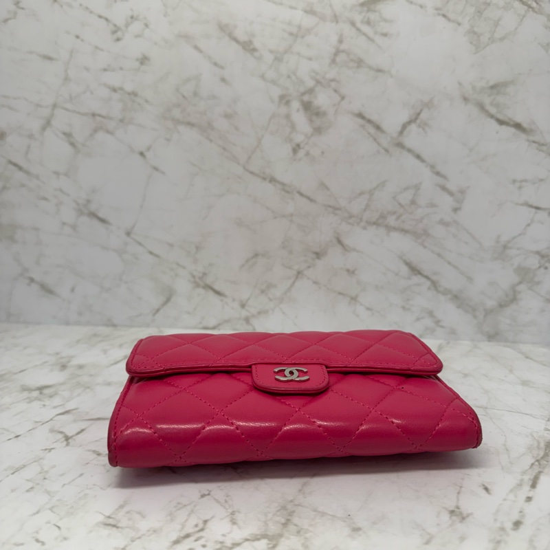 CHANEL粉色銀釦菱格紋翻蓋中夾19-4