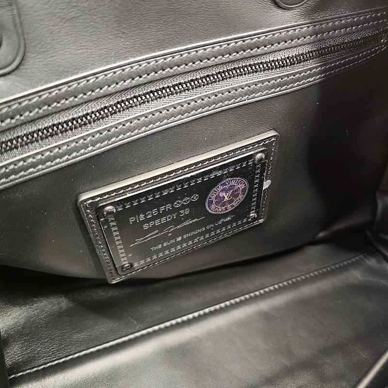 [未使用極新好物❣️極致黑款] LV黑牛皮Speedy30 P9消光黑釦手提斜背波士頓包-16