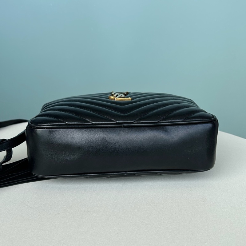 YSL聖羅蘭黑金中號牛皮V紋相機包斜挎包-3