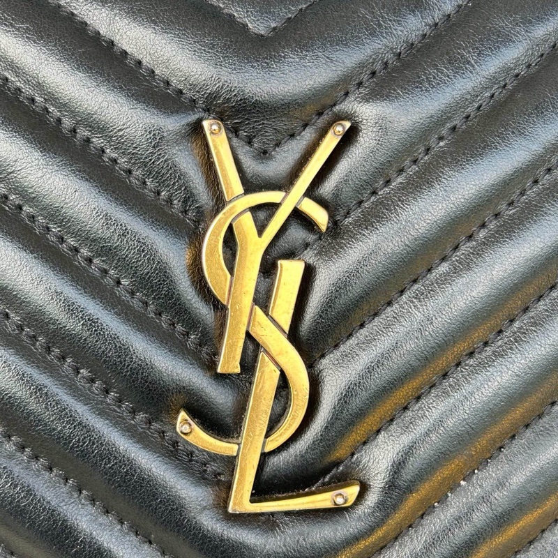 YSL聖羅蘭黑金中號牛皮V紋相機包斜挎包-4