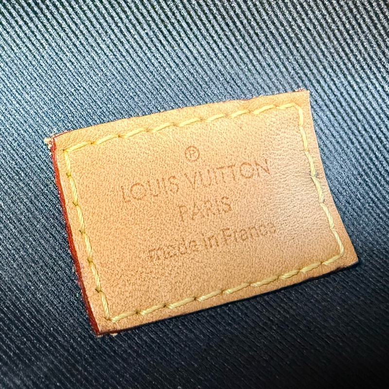 LV原花拉鍊胸口腰包M43644-7