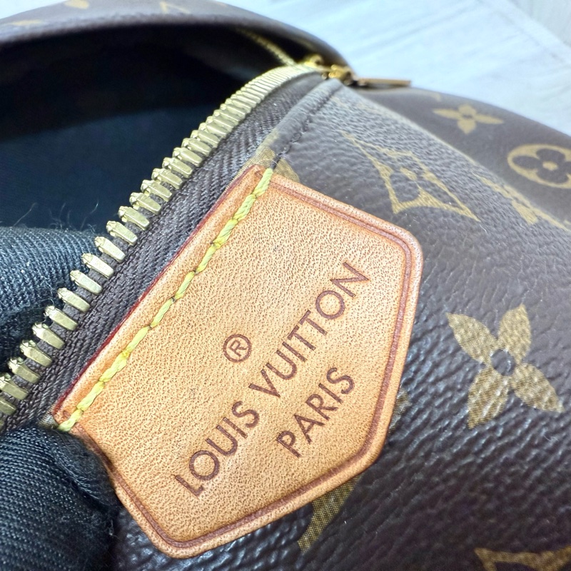 LV原花拉鍊胸口腰包M43644-8