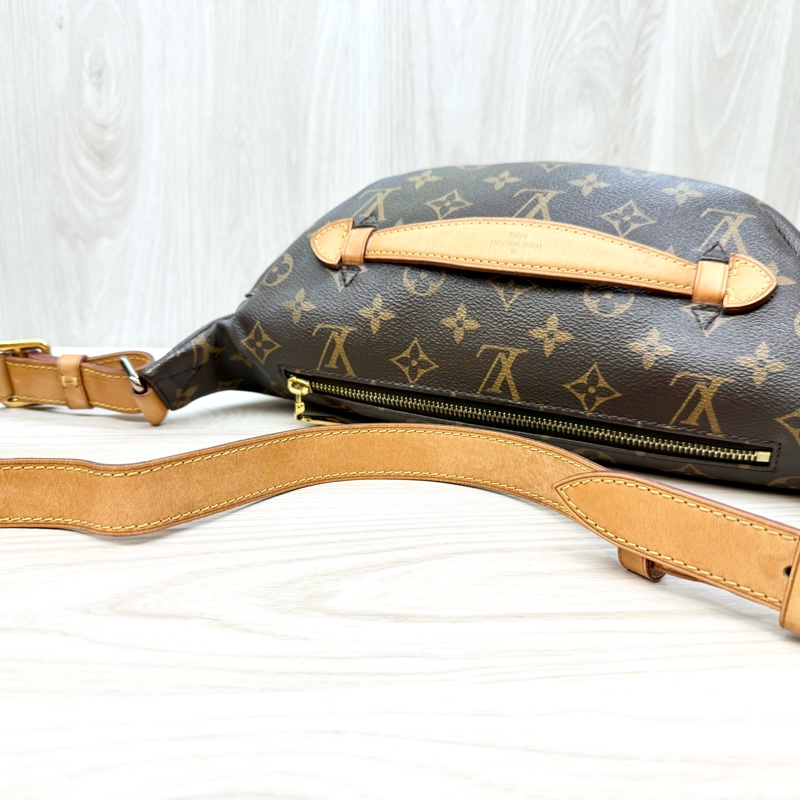 LV原花拉鍊胸口腰包M43644-9