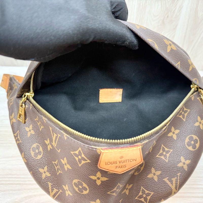 LV原花拉鍊胸口腰包M43644-12