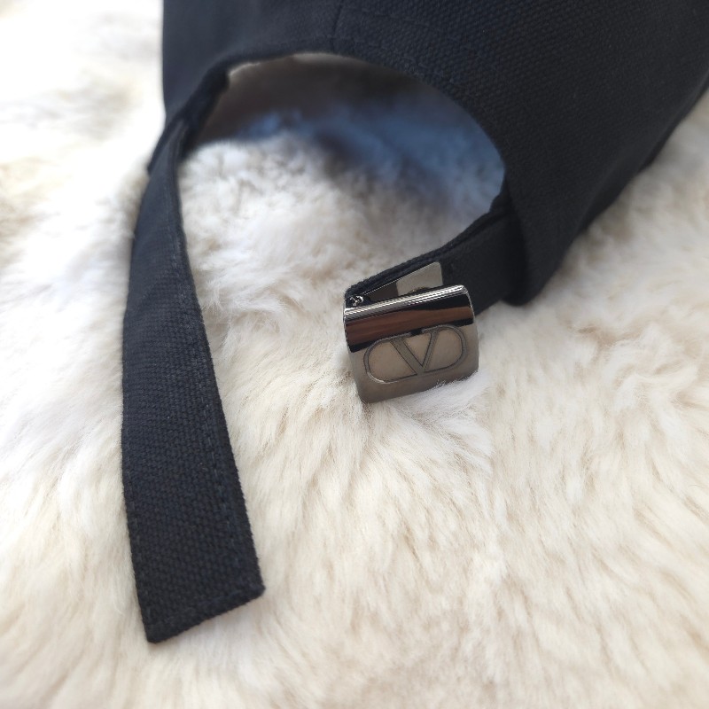 Valentino Garavani 鴨舌帽 size 59-5