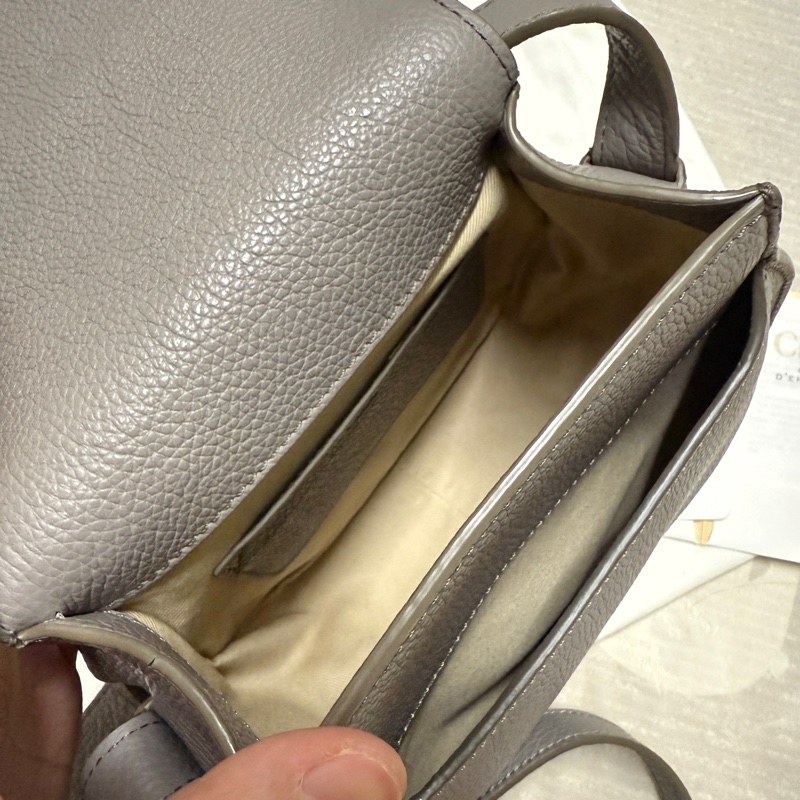 Chloe’ 蔻依 Marcie 牛皮掀蓋斜背鈴鼓包-小(斑鳩灰色）-11