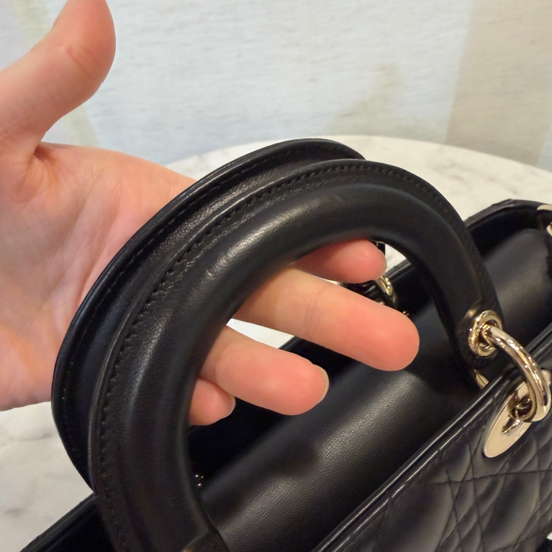 Dior 黑羊皮淡金釦Lady DJOY中型手提斜背包-8