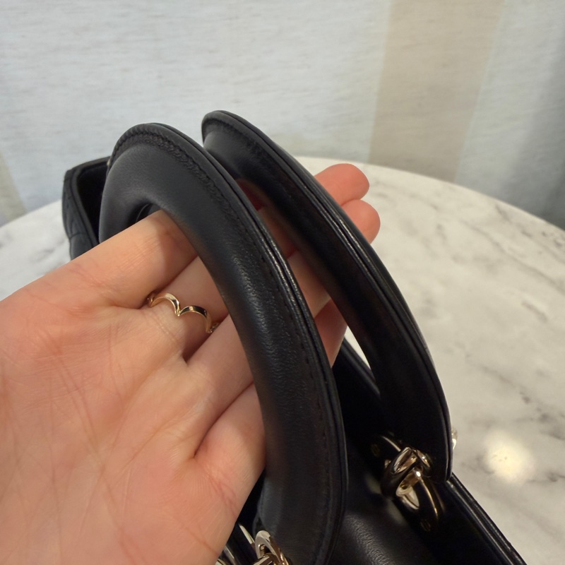 Dior 黑羊皮淡金釦Lady DJOY中型手提斜背包-9