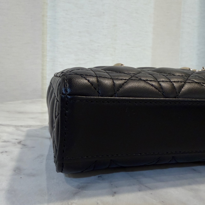 Dior 黑羊皮淡金釦Lady DJOY中型手提斜背包-12