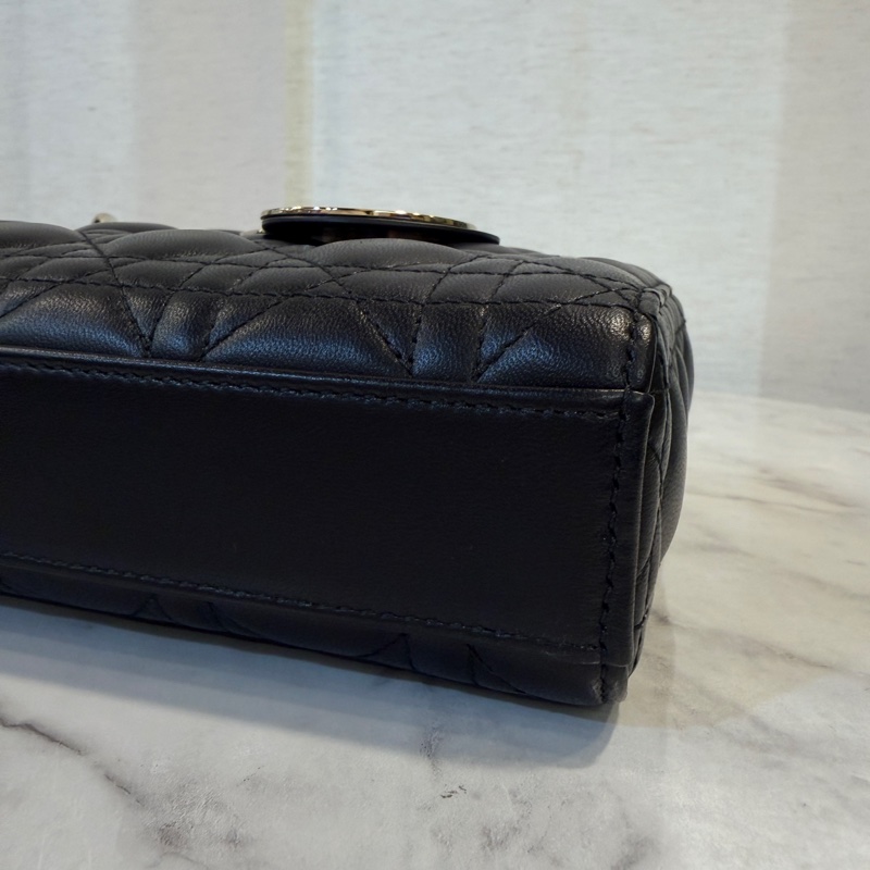 Dior 黑羊皮淡金釦Lady DJOY中型手提斜背包-13