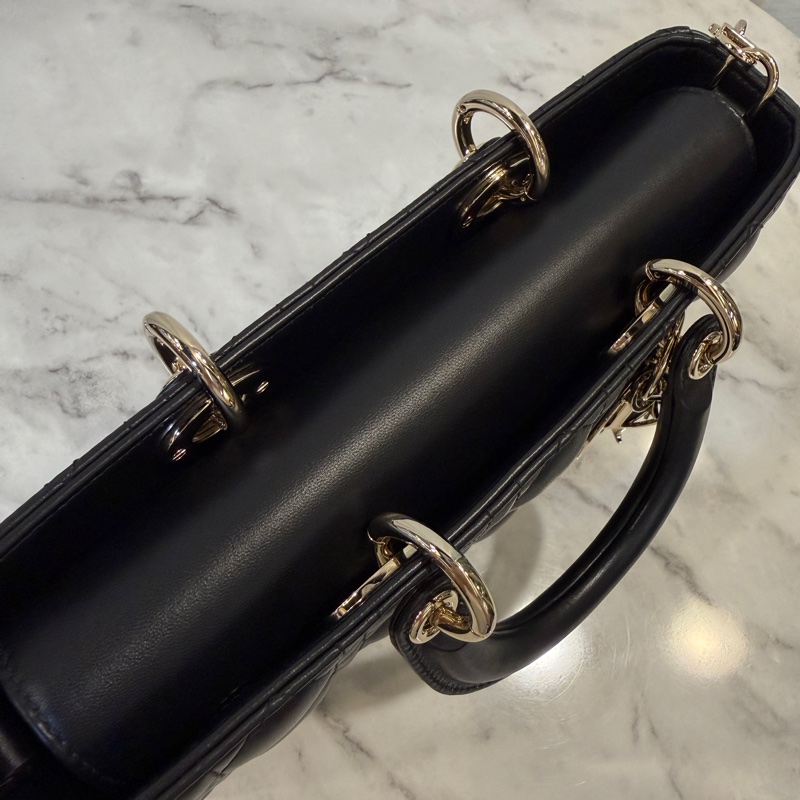 Dior 黑羊皮淡金釦Lady DJOY中型手提斜背包-14